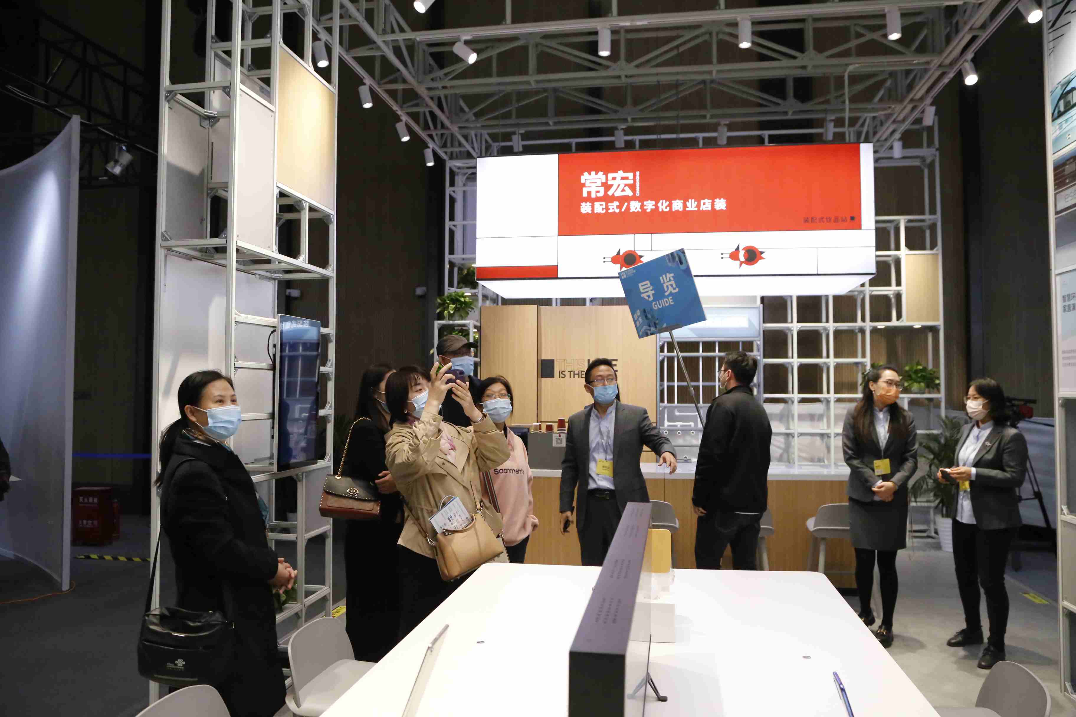 常宏聚焦“低碳、裝配式、數(shù)字化店裝”展出商業(yè)店裝系統(tǒng)集成